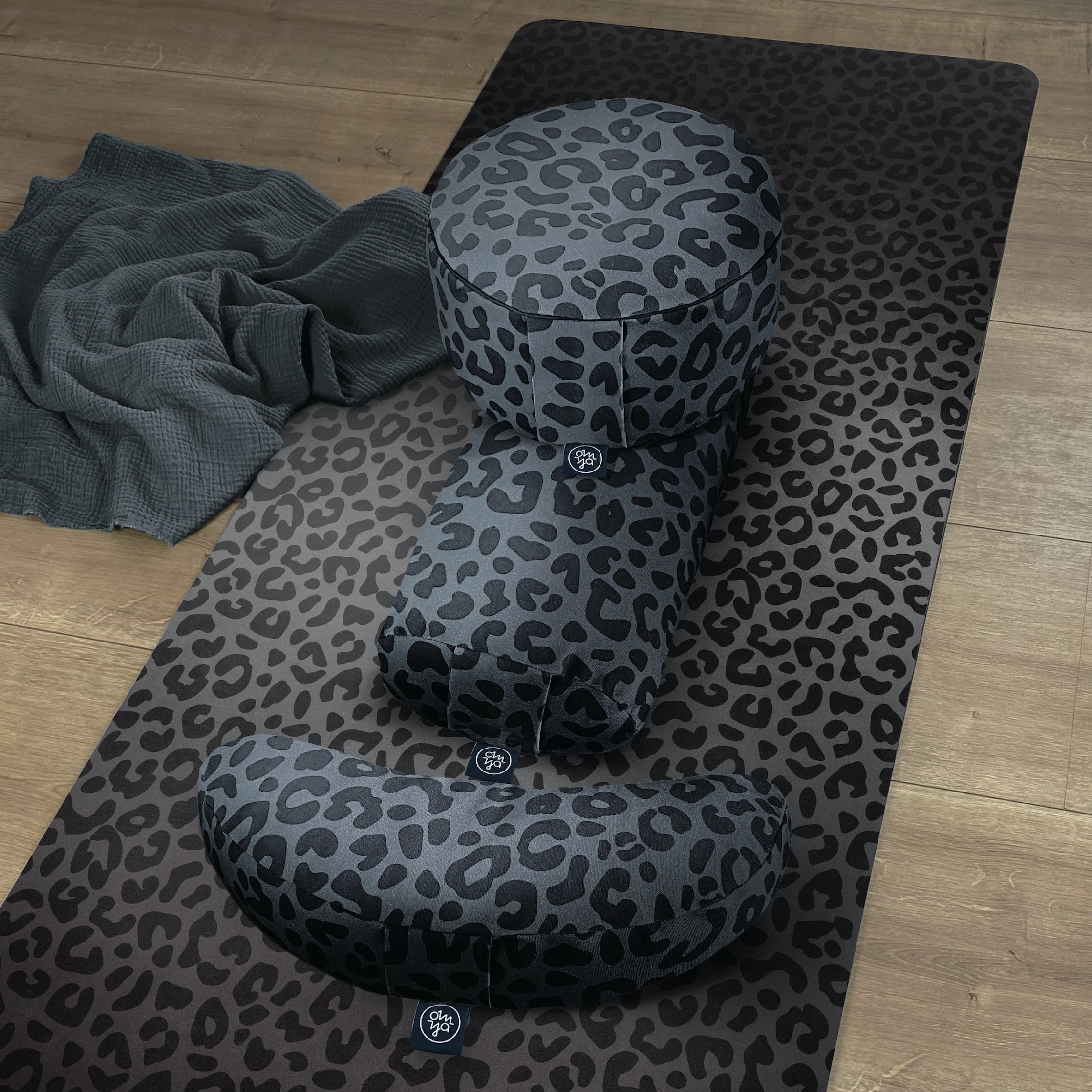 Design Yoga Half Moon Cushion - Deep Wild